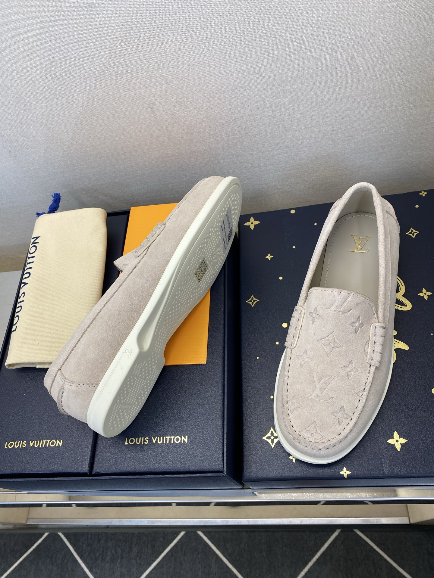 ⚠️【LO  ＊*V】⚠️高品质，顶尖工艺品⚠️男士乐福鞋⚠️正码：39－44(5 －10)⚠️经典简约
