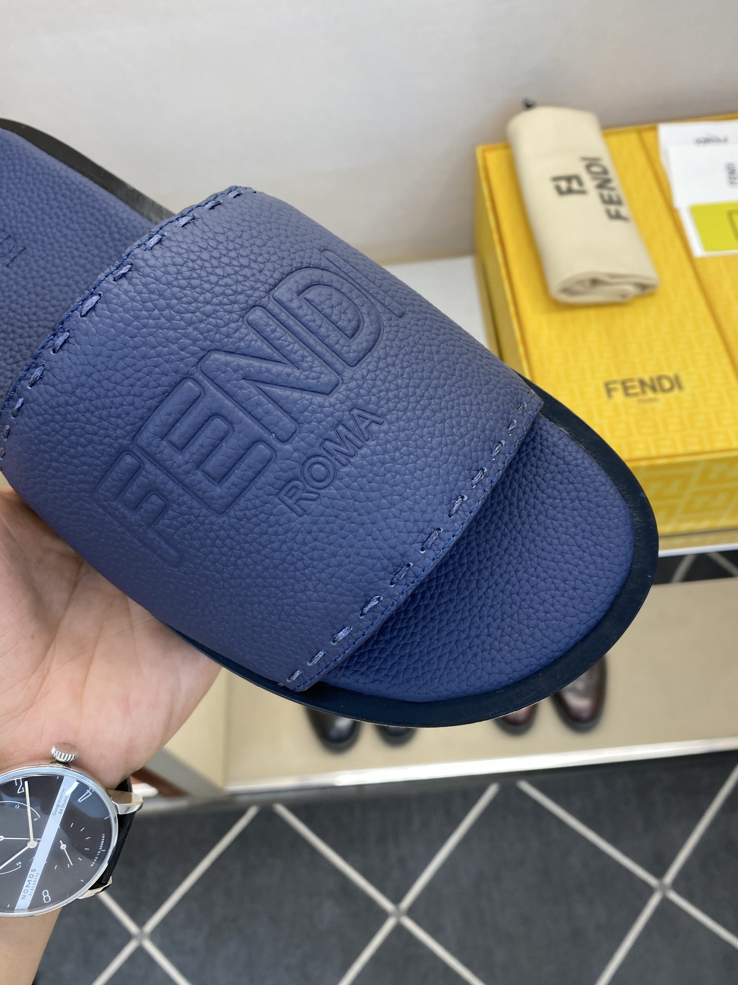 ⚠️【F E N D*】⚠️高品质,顶尖工艺品⚠️男士真皮底拖鞋⚠️正码:39-44,38 45 46订 ⚠️【F E N D*】⚠️高品质,顶尖工艺品⚠️男士真皮底拖鞋⚠️正码:39-44,38 45 46订