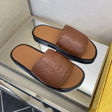 ⚠️【F E N D*】⚠️高品质,顶尖工艺品⚠️男士真皮底拖鞋⚠️正码:39-44,38 45 46订 ⚠️【F E N D*】⚠️高品质,顶尖工艺品⚠️男士真皮底拖鞋⚠️正码:39-44,38 45 46订