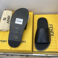 ⚠️【F E N D*】⚠️高品质,顶尖工艺品⚠️男士真皮底拖鞋⚠️正码:39-44,38 45 46订 ⚠️【F E N D*】⚠️高品质,顶尖工艺品⚠️男士真皮底拖鞋⚠️正码:39-44,38 45 46订