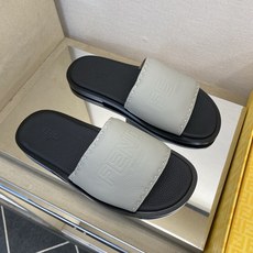 ⚠️【F E N D*】⚠️高品质,顶尖工艺品⚠️男士真皮底拖鞋⚠️正码:39-44,38 45 46订 ⚠️【F E N D*】⚠️高品质,顶尖工艺品⚠️男士真皮底拖鞋⚠️正码:39-44,38 45 46订