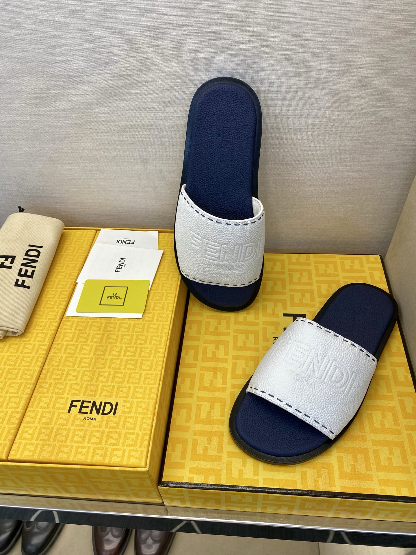 ⚠️【F E N D*】⚠️高品质,顶尖工艺品⚠️男士真皮底拖鞋⚠️正码:39-44,38 45 46订 ⚠️【F E N D*】⚠️高品质,顶尖工艺品⚠️男士真皮底拖鞋⚠️正码:39-44,38 45 46订