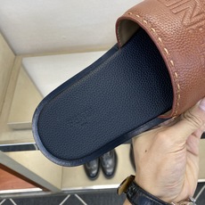 ⚠️【F E N D*】⚠️高品质,顶尖工艺品⚠️男士真皮底拖鞋⚠️正码:39-44,38 45 46订 ⚠️【F E N D*】⚠️高品质,顶尖工艺品⚠️男士真皮底拖鞋⚠️正码:39-44,38 45 46订