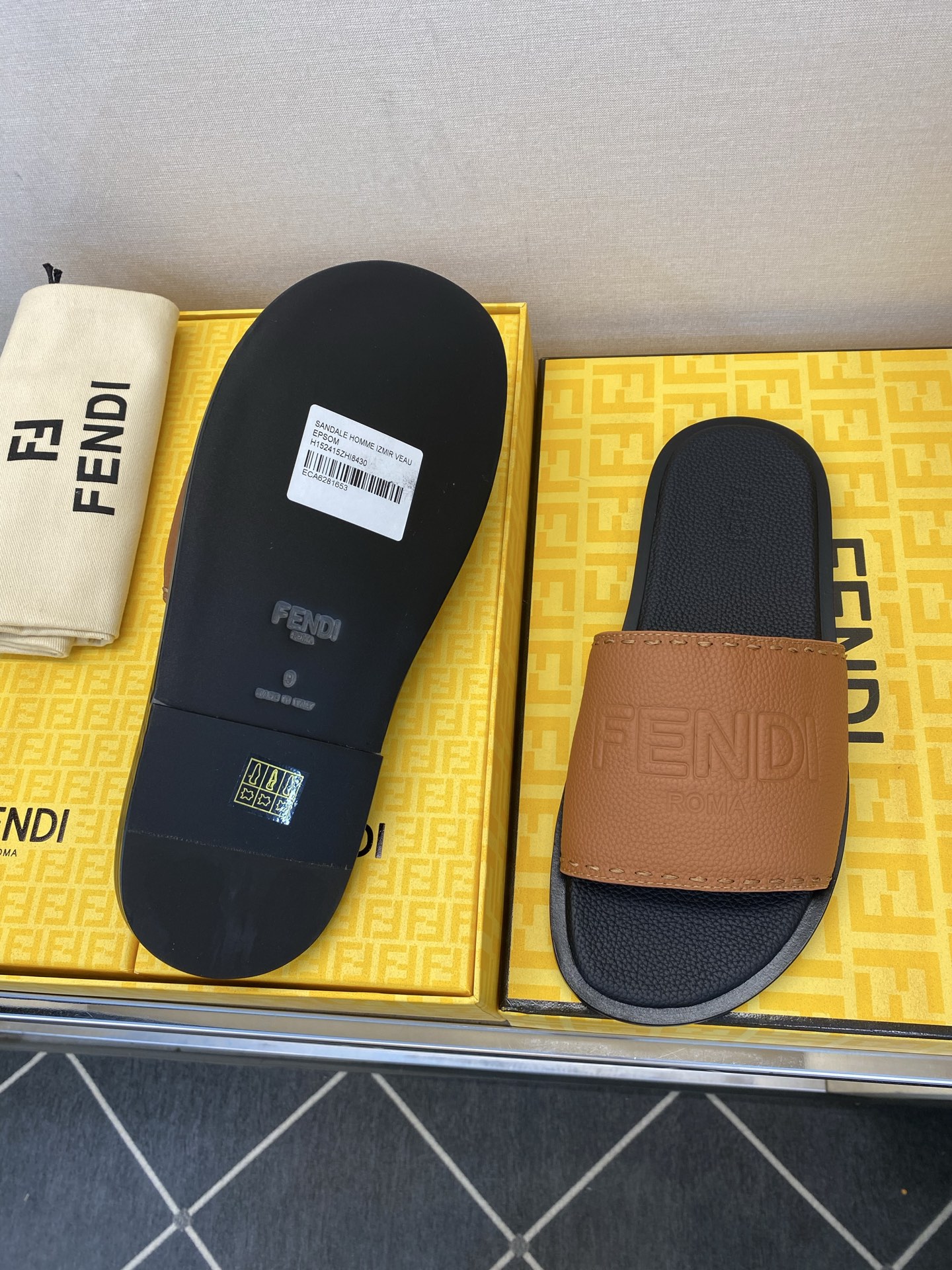 ⚠️【F E N D*】⚠️高品质,顶尖工艺品⚠️男士真皮底拖鞋⚠️正码:39-44,38 45 46订 ⚠️【F E N D*】⚠️高品质,顶尖工艺品⚠️男士真皮底拖鞋⚠️正码:39-44,38 45 46订