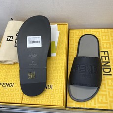 ⚠️【F E N D*】⚠️高品质,顶尖工艺品⚠️男士真皮底拖鞋⚠️正码:39-44,38 45 46订 ⚠️【F E N D*】⚠️高品质,顶尖工艺品⚠️男士真皮底拖鞋⚠️正码:39-44,38 45 46订