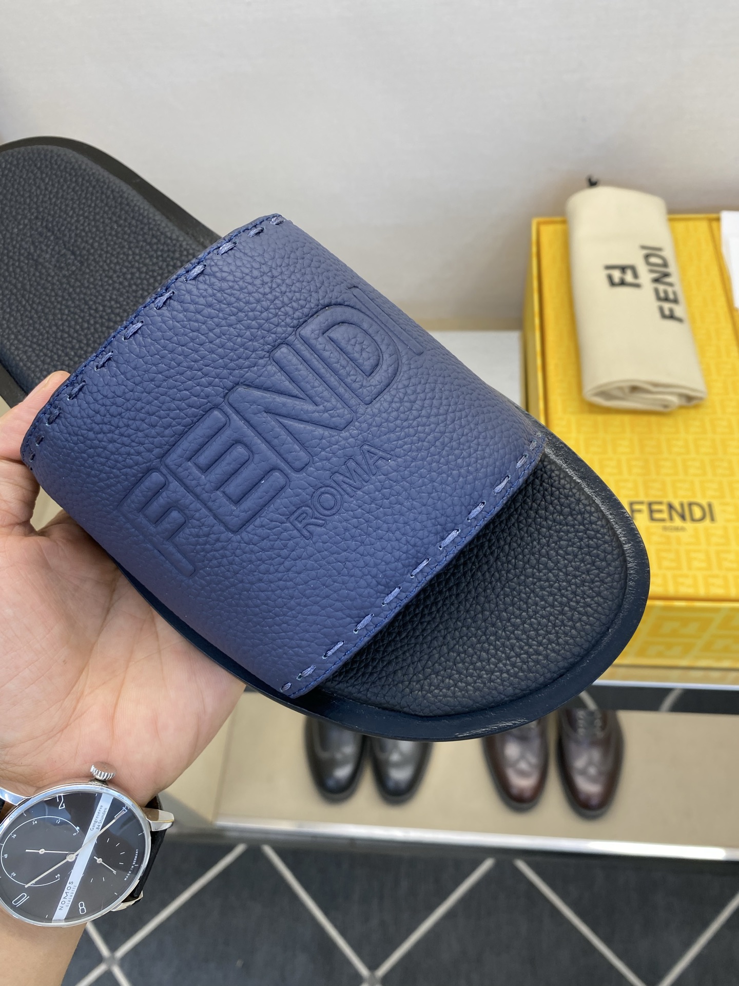 ⚠️【F E N D*】⚠️高品质,顶尖工艺品⚠️男士真皮底拖鞋⚠️正码:39-44,38 45 46订 ⚠️【F E N D*】⚠️高品质,顶尖工艺品⚠️男士真皮底拖鞋⚠️正码:39-44,38 45 46订
