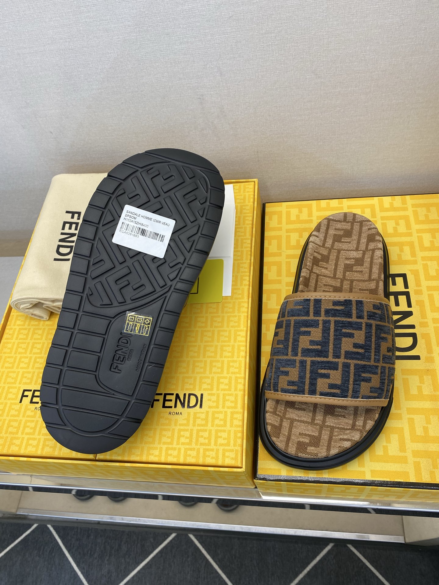 ⚠️【F E N D＊】⚠️高品质，顶尖工艺品⚠️男士拖鞋⚠️正码：39－44，38 45 46订制⚠最