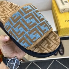 ⚠️【F E N D*】⚠️高品质,顶尖工艺品⚠️男士拖鞋⚠️正码:39-44,38 45 46订制⚠最 ⚠️【F E N D*】⚠️高品质,顶尖工艺品⚠️男士拖鞋⚠️正码:39-44,38 45 46订制⚠最