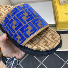 ⚠️【F E N D*】⚠️高品质,顶尖工艺品⚠️男士拖鞋⚠️正码:39-44,38 45 46订制⚠最 ⚠️【F E N D*】⚠️高品质,顶尖工艺品⚠️男士拖鞋⚠️正码:39-44,38 45 46订制⚠最