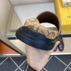 ⚠️【F E N D*】⚠️高品质,顶尖工艺品⚠️男士拖鞋⚠️正码:39-44,38 45 46订制⚠最 ⚠️【F E N D*】⚠️高品质,顶尖工艺品⚠️男士拖鞋⚠️正码:39-44,38 45 46订制⚠最