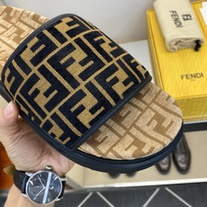 ⚠️【F E N D*】⚠️高品质,顶尖工艺品⚠️男士拖鞋⚠️正码:39-44,38 45 46订制⚠最 ⚠️【F E N D*】⚠️高品质,顶尖工艺品⚠️男士拖鞋⚠️正码:39-44,38 45 46订制⚠最