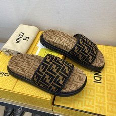 ⚠️【F E N D*】⚠️高品质,顶尖工艺品⚠️男士拖鞋⚠️正码:39-44,38 45 46订制⚠最 ⚠️【F E N D*】⚠️高品质,顶尖工艺品⚠️男士拖鞋⚠️正码:39-44,38 45 46订制⚠最