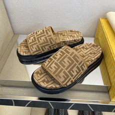 ⚠️【F E N D*】⚠️高品质,顶尖工艺品⚠️男士拖鞋⚠️正码:39-44,38 45 46订制⚠最 ⚠️【F E N D*】⚠️高品质,顶尖工艺品⚠️男士拖鞋⚠️正码:39-44,38 45 46订制⚠最