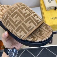 ⚠️【F E N D*】⚠️高品质,顶尖工艺品⚠️男士拖鞋⚠️正码:39-44,38 45 46订制⚠最 ⚠️【F E N D*】⚠️高品质,顶尖工艺品⚠️男士拖鞋⚠️正码:39-44,38 45 46订制⚠最