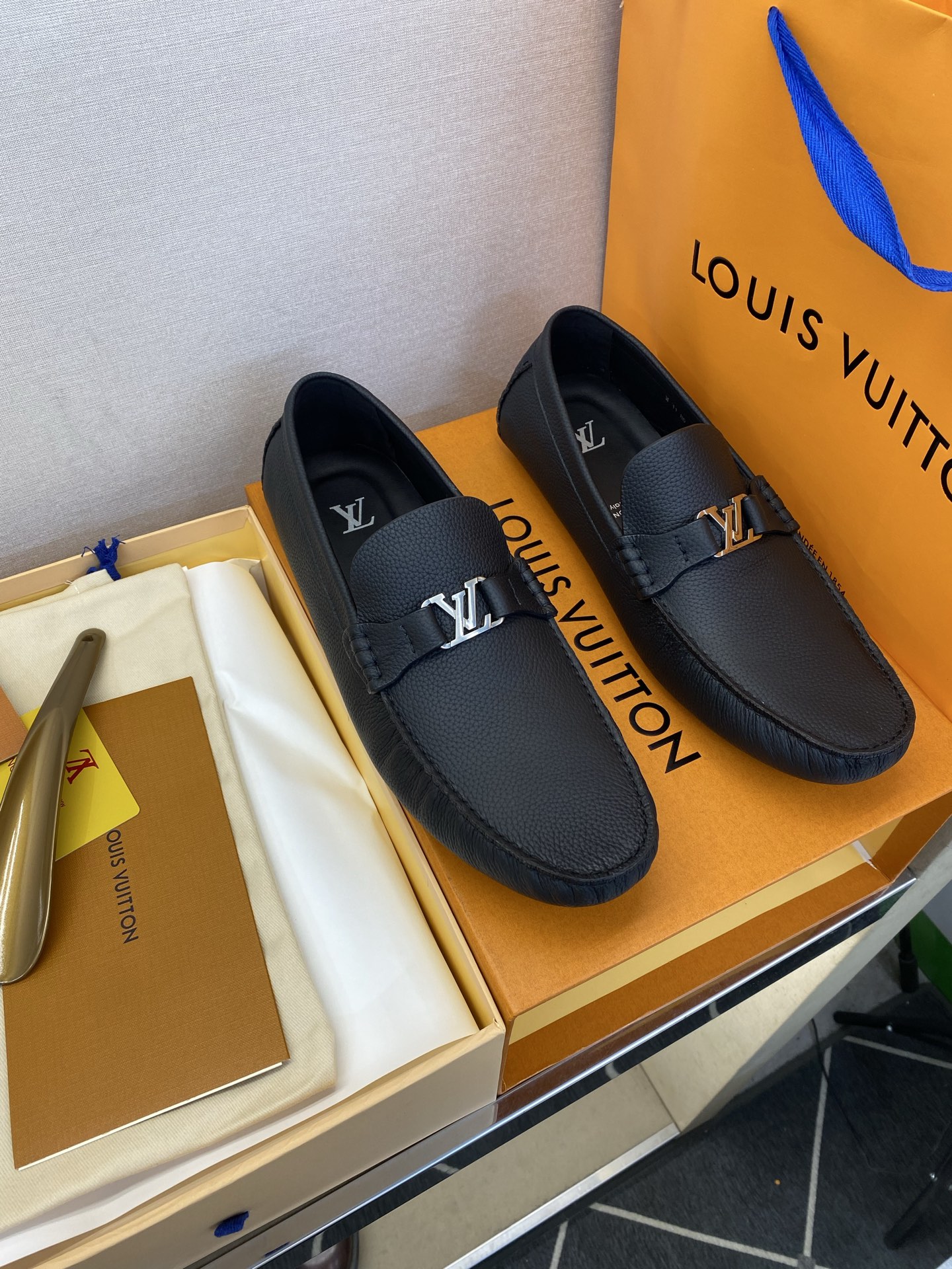⚠️【L ＊V】⚠️驾车鞋！(豆豆款）⚠️高品质男士套脚款⚠️正码：39一44(5一10）⚠️原版粒面感