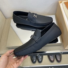 ⚠️【L *V】⚠️驾车鞋!(豆豆款)⚠️高品质男士套脚款⚠️正码:39一44(5一10)⚠️原版粒面感 ⚠️【L *V】⚠️驾车鞋!(豆豆款)⚠️高品质男士套脚款⚠️正码:39一44(5一10)⚠️原版粒面感