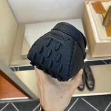 ⚠️【L *V】⚠️驾车鞋!(豆豆款)⚠️高品质男士套脚款⚠️正码:39一44(5一10)⚠️原版粒面感 ⚠️【L *V】⚠️驾车鞋!(豆豆款)⚠️高品质男士套脚款⚠️正码:39一44(5一10)⚠️原版粒面感