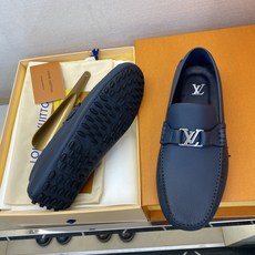 ⚠️【L *V】⚠️驾车鞋!(豆豆款)⚠️高品质男士套脚款⚠️正码:39一44(5一10)⚠️原版粒面感 ⚠️【L *V】⚠️驾车鞋!(豆豆款)⚠️高品质男士套脚款⚠️正码:39一44(5一10)⚠️原版粒面感