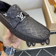 ⚠️【L *V】⚠️驾车鞋!(豆豆款)⚠️高品质男士套脚款⚠️正码:39一44(5一10)⚠️原版粒面感 ⚠️【L *V】⚠️驾车鞋!(豆豆款)⚠️高品质男士套脚款⚠️正码:39一44(5一10)⚠️原版粒面感