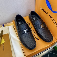 ⚠️【L *V】⚠️驾车鞋!(豆豆款)⚠️高品质男士套脚款⚠️正码:39一44(5一10)⚠️原版粒面感 ⚠️【L *V】⚠️驾车鞋!(豆豆款)⚠️高品质男士套脚款⚠️正码:39一44(5一10)⚠️原版粒面感
