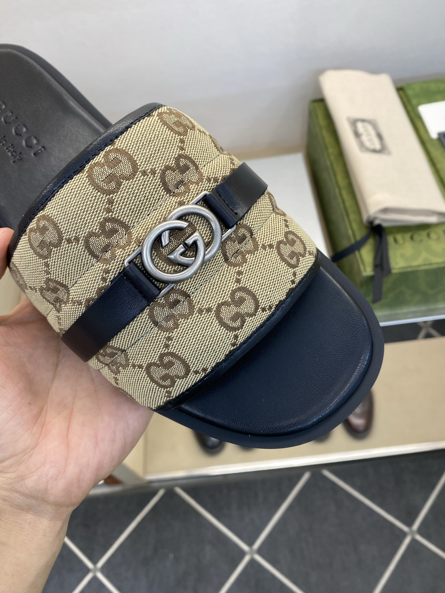 ⚠️Gucci⚠️高品质，顶尖工艺品⚠️男士拖鞋⚠️正码：39－44，38 45 46订制⚠最新夏季新款