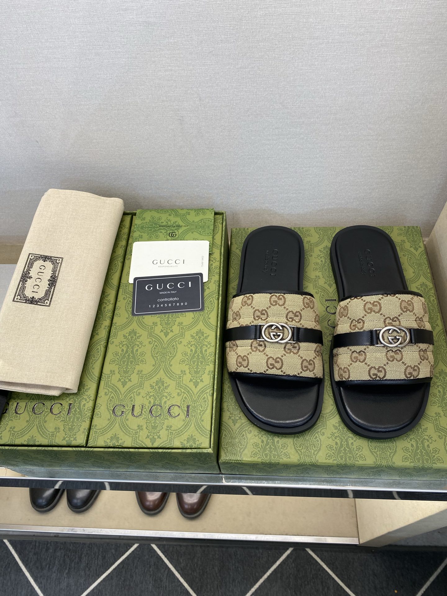 ⚠️Gucci⚠️高品质，顶尖工艺品⚠️男士拖鞋⚠️正码：39－44，38 45 46订制⚠最新夏季新款