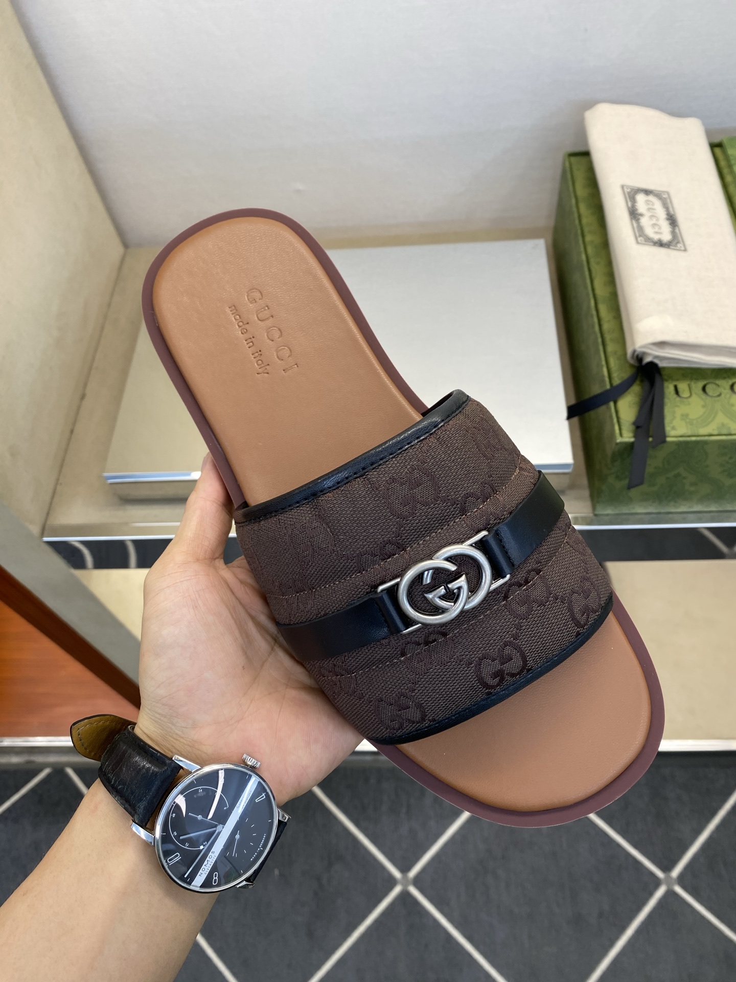⚠️Gucci⚠️高品质，顶尖工艺品⚠️男士拖鞋⚠️正码：39－44，38 45 46订制⚠最新夏季新款