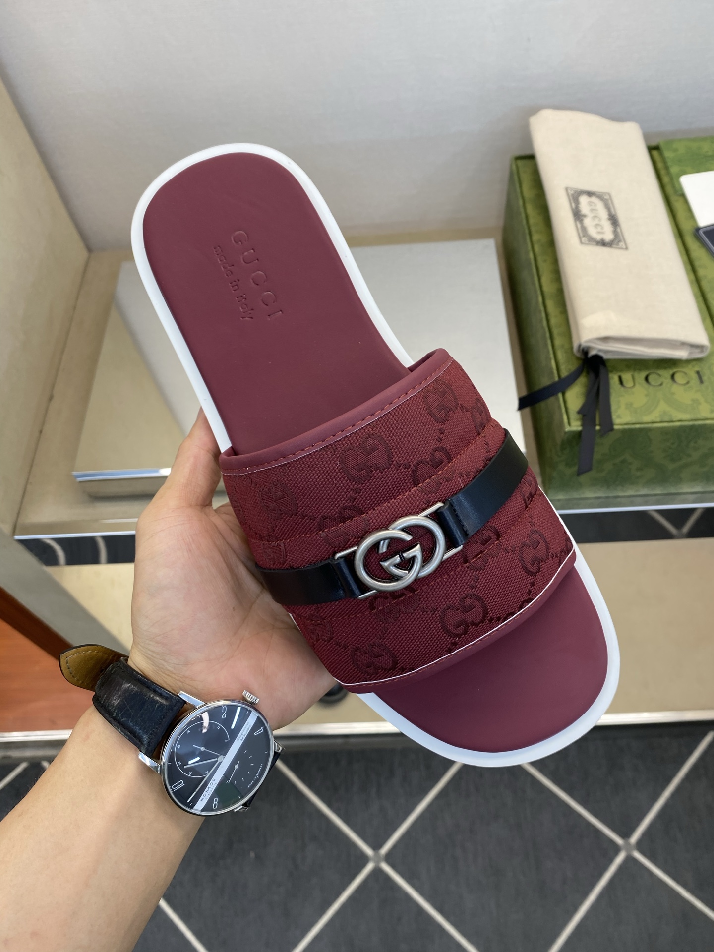 ⚠️Gucci⚠️高品质,顶尖工艺品⚠️男士拖鞋⚠️正码:39-44,38 45 46订制⚠最新夏季新款 ⚠️Gucci⚠️高品质,顶尖工艺品⚠️男士拖鞋⚠️正码:39-44,38 45 46订制⚠最新夏季新款