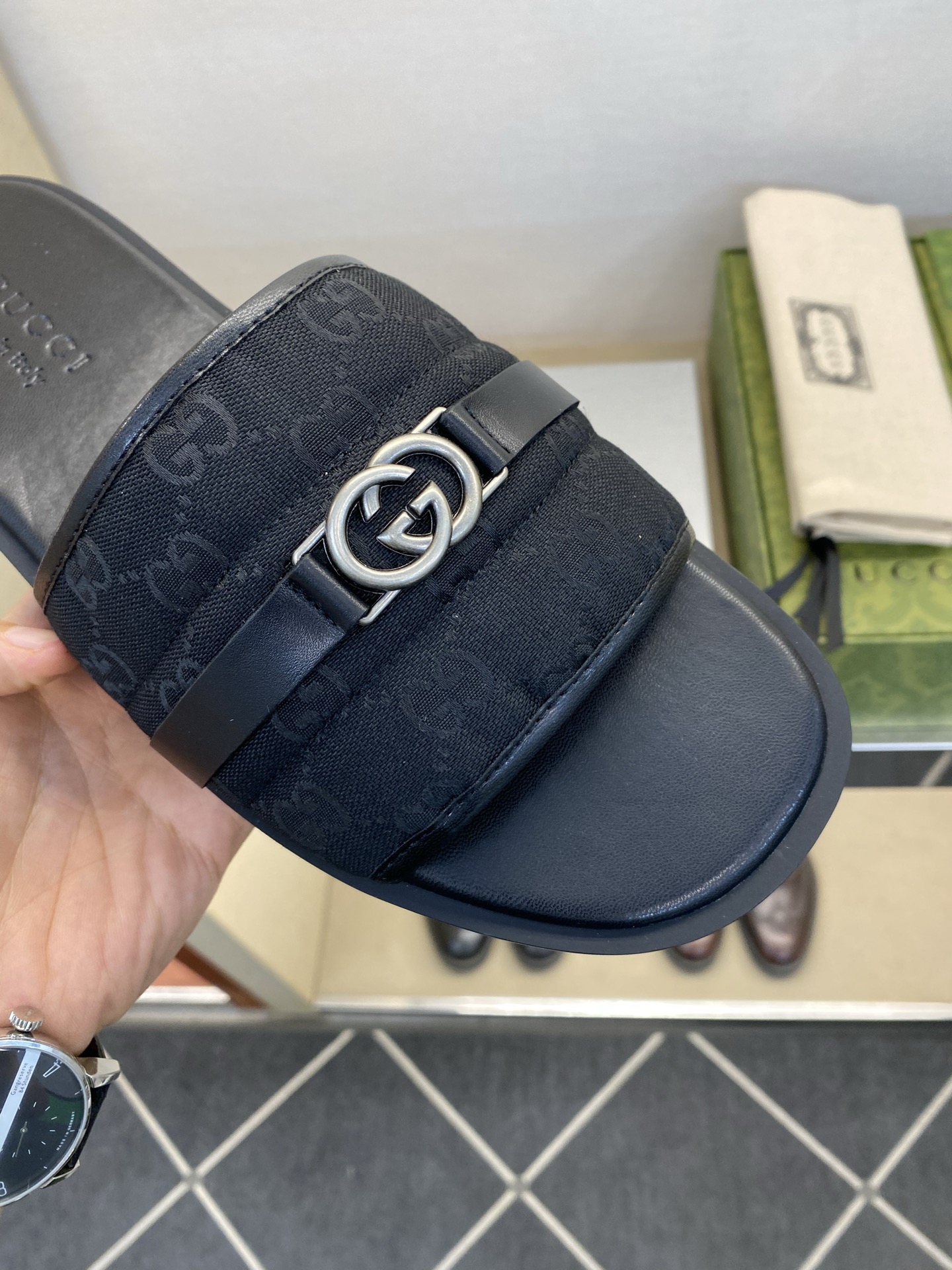 ⚠️Gucci⚠️高品质，顶尖工艺品⚠️男士拖鞋⚠️正码：39－44，38 45 46订制⚠最新夏季新款