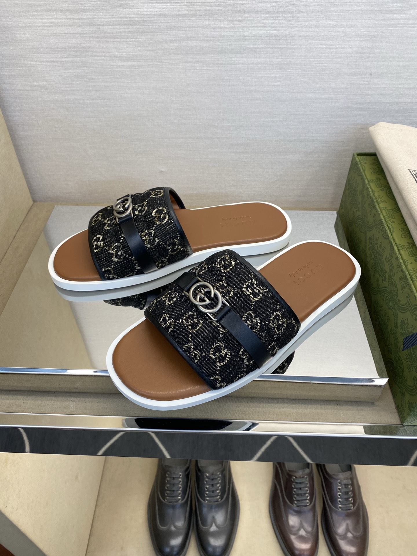 ⚠️Gucci⚠️高品质,顶尖工艺品⚠️男士拖鞋⚠️正码:39-44,38 45 46订制⚠最新夏季新款 ⚠️Gucci⚠️高品质,顶尖工艺品⚠️男士拖鞋⚠️正码:39-44,38 45 46订制⚠最新夏季新款