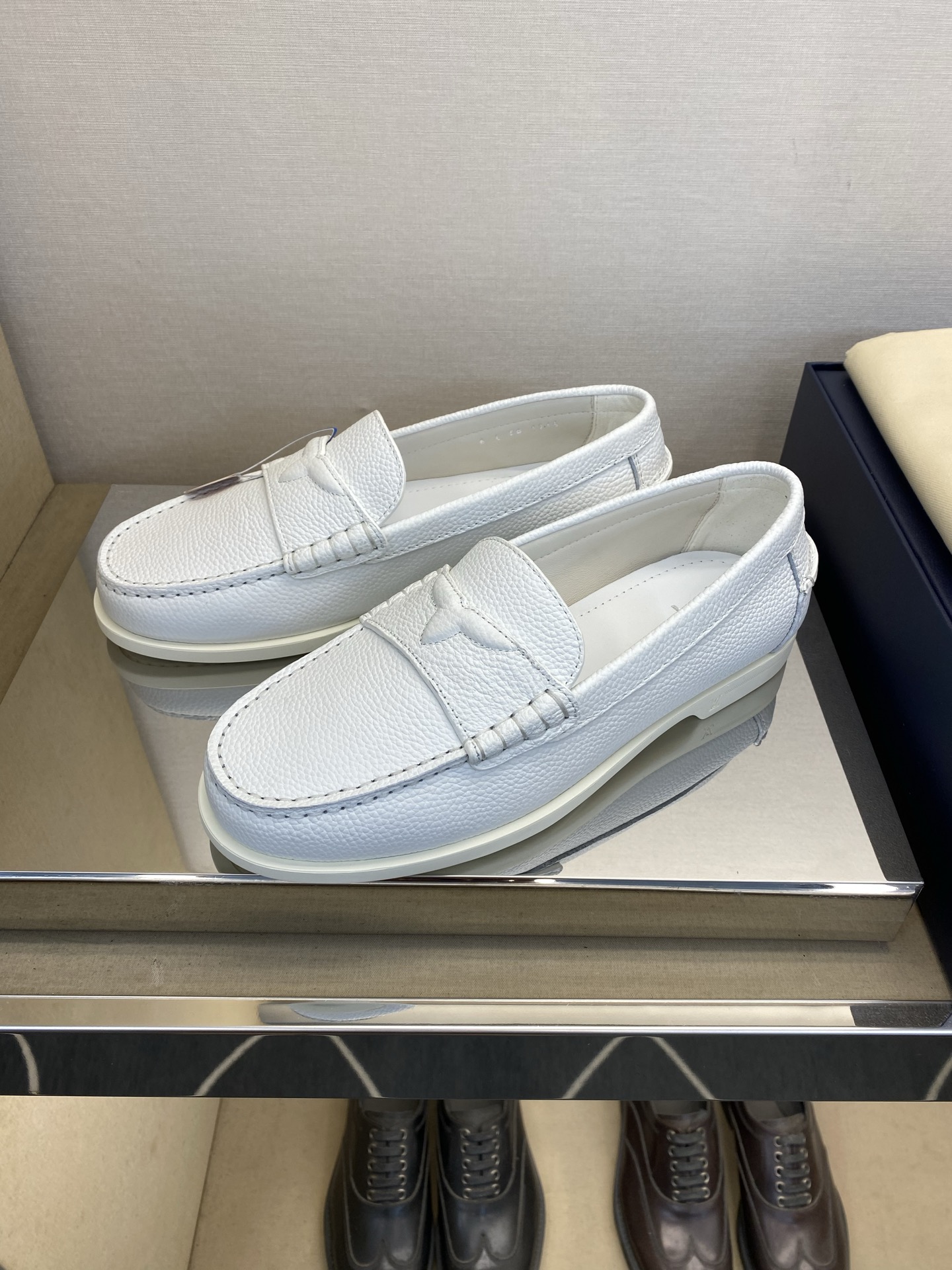 ⚠️LO  *V⚠️高品质，顶尖工艺品⚠️男士乐福鞋⚠️正码：39－44(5 －10)⚠️经典简约乐福鞋