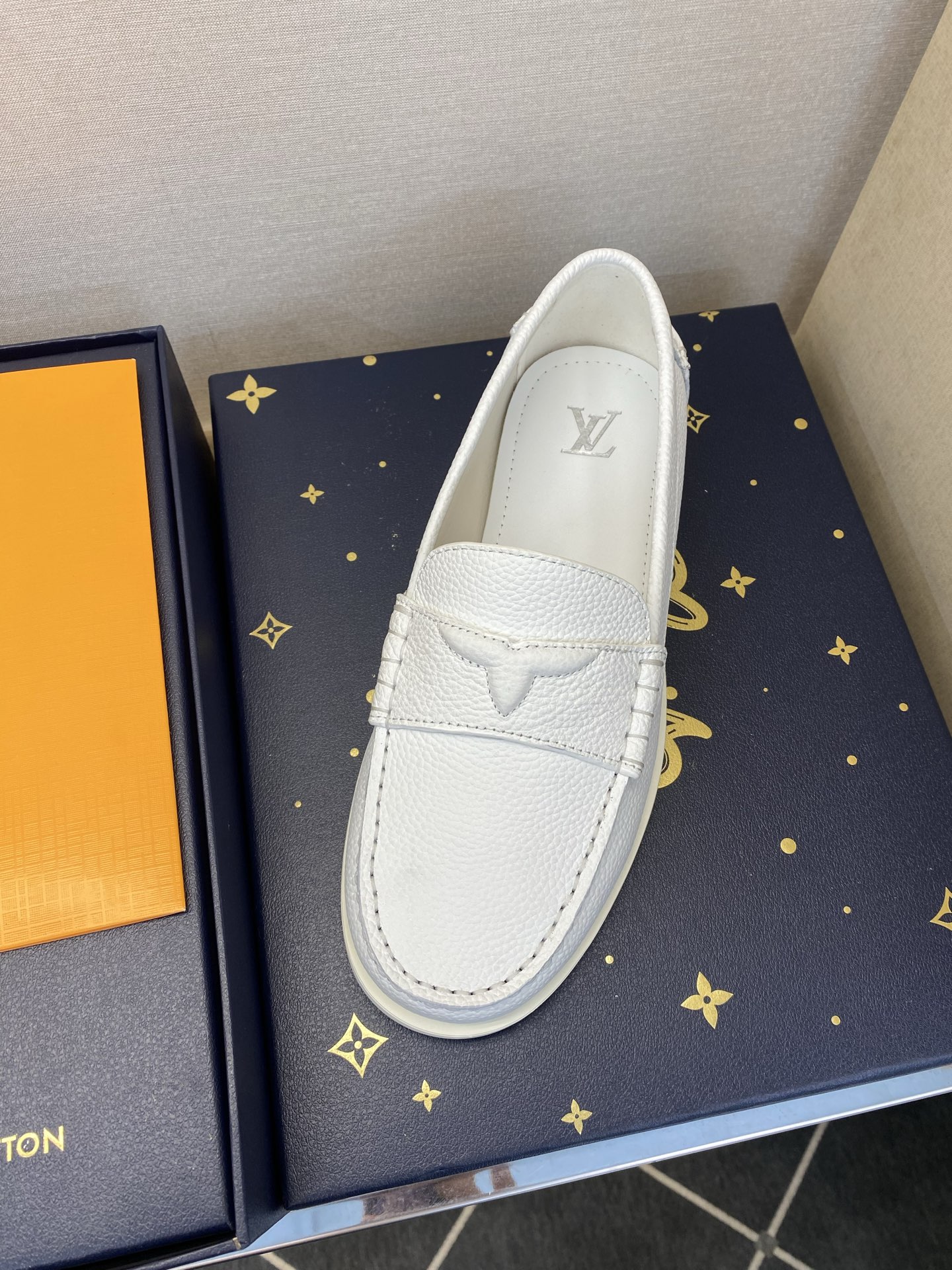 ⚠️LO  *V⚠️高品质，顶尖工艺品⚠️男士乐福鞋⚠️正码：39－44(5 －10)⚠️经典简约乐福鞋