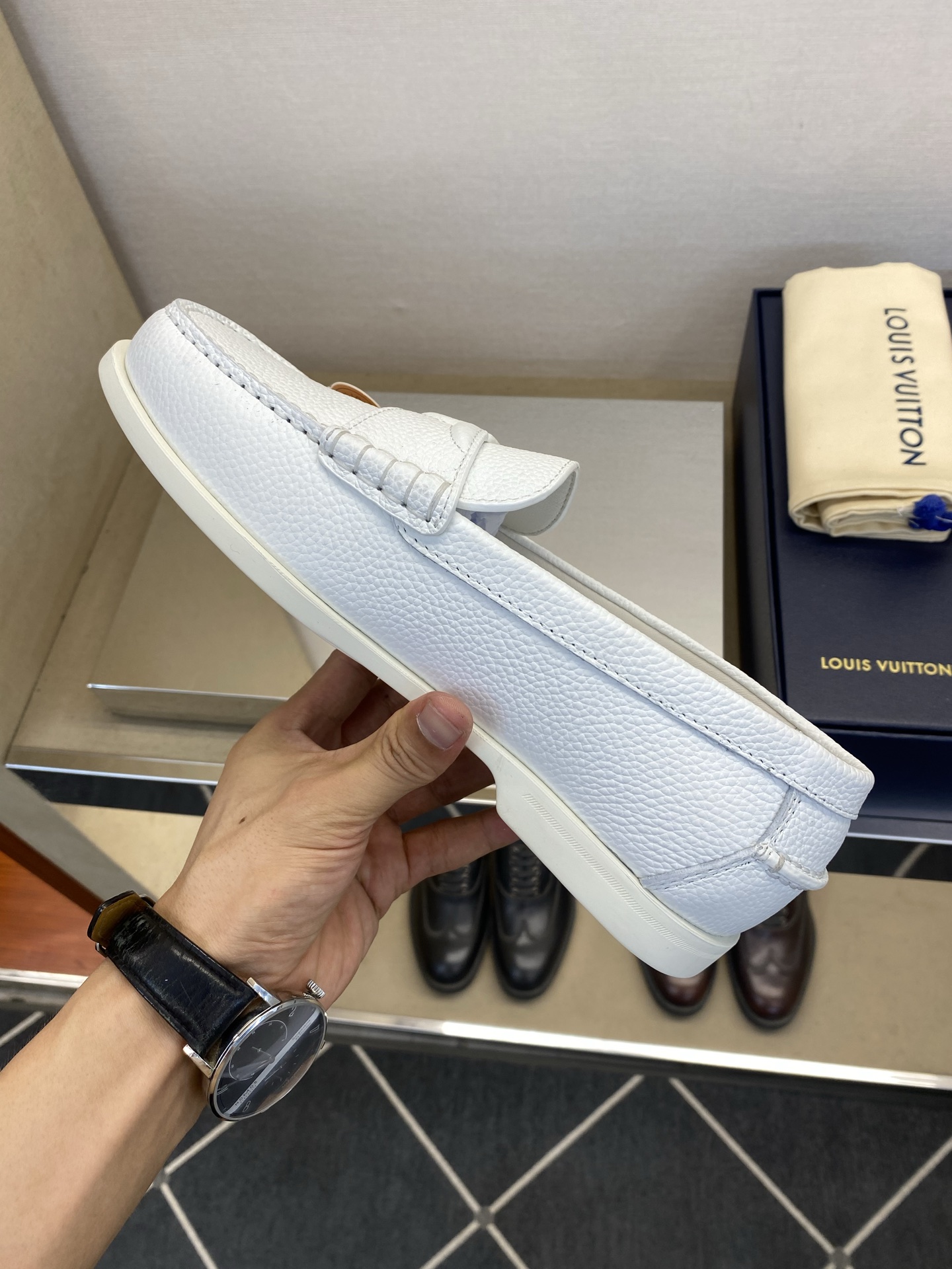 ⚠️LO  *V⚠️高品质，顶尖工艺品⚠️男士乐福鞋⚠️正码：39－44(5 －10)⚠️经典简约乐福鞋
