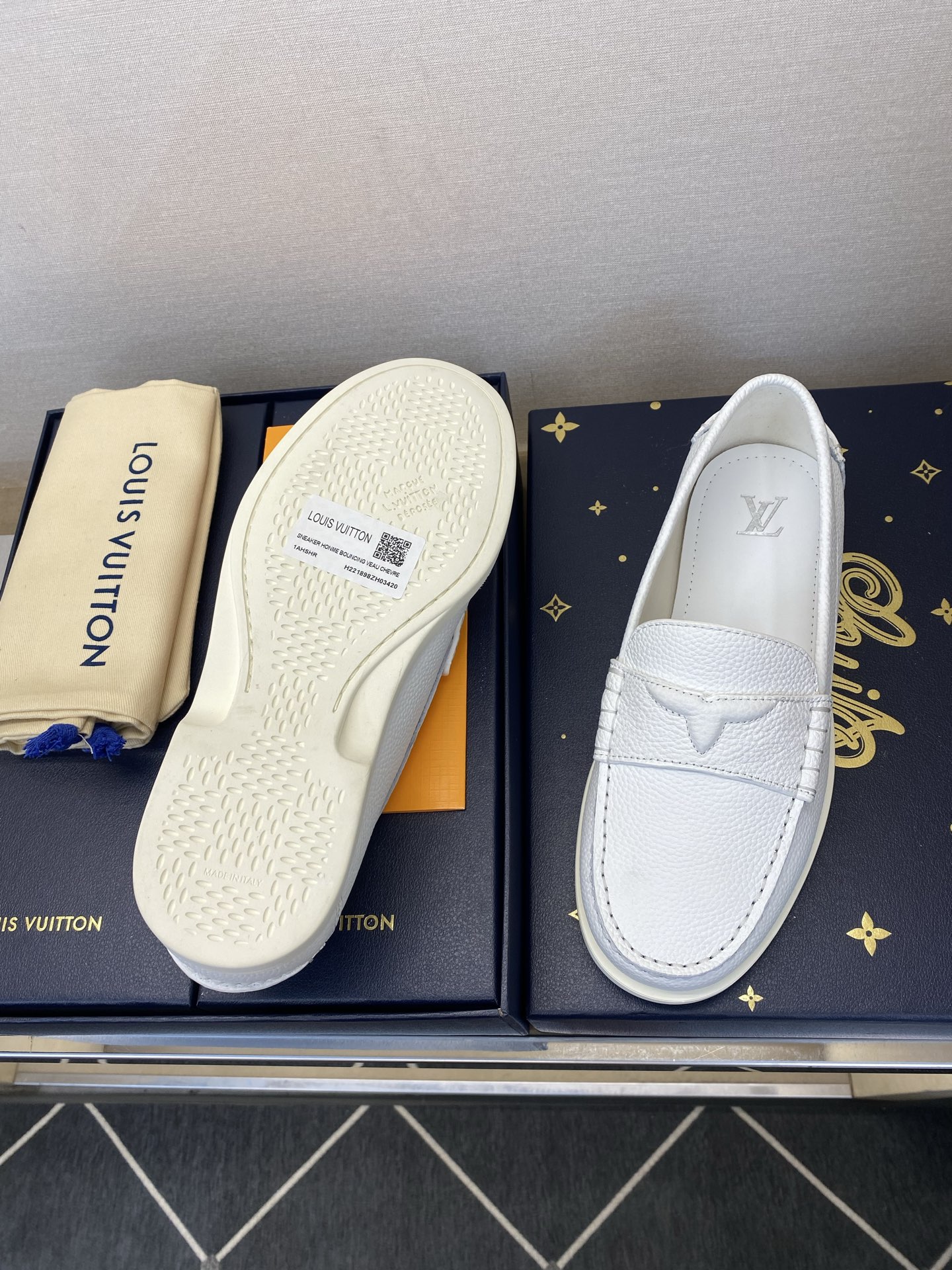 ⚠️LO  *V⚠️高品质，顶尖工艺品⚠️男士乐福鞋⚠️正码：39－44(5 －10)⚠️经典简约乐福鞋