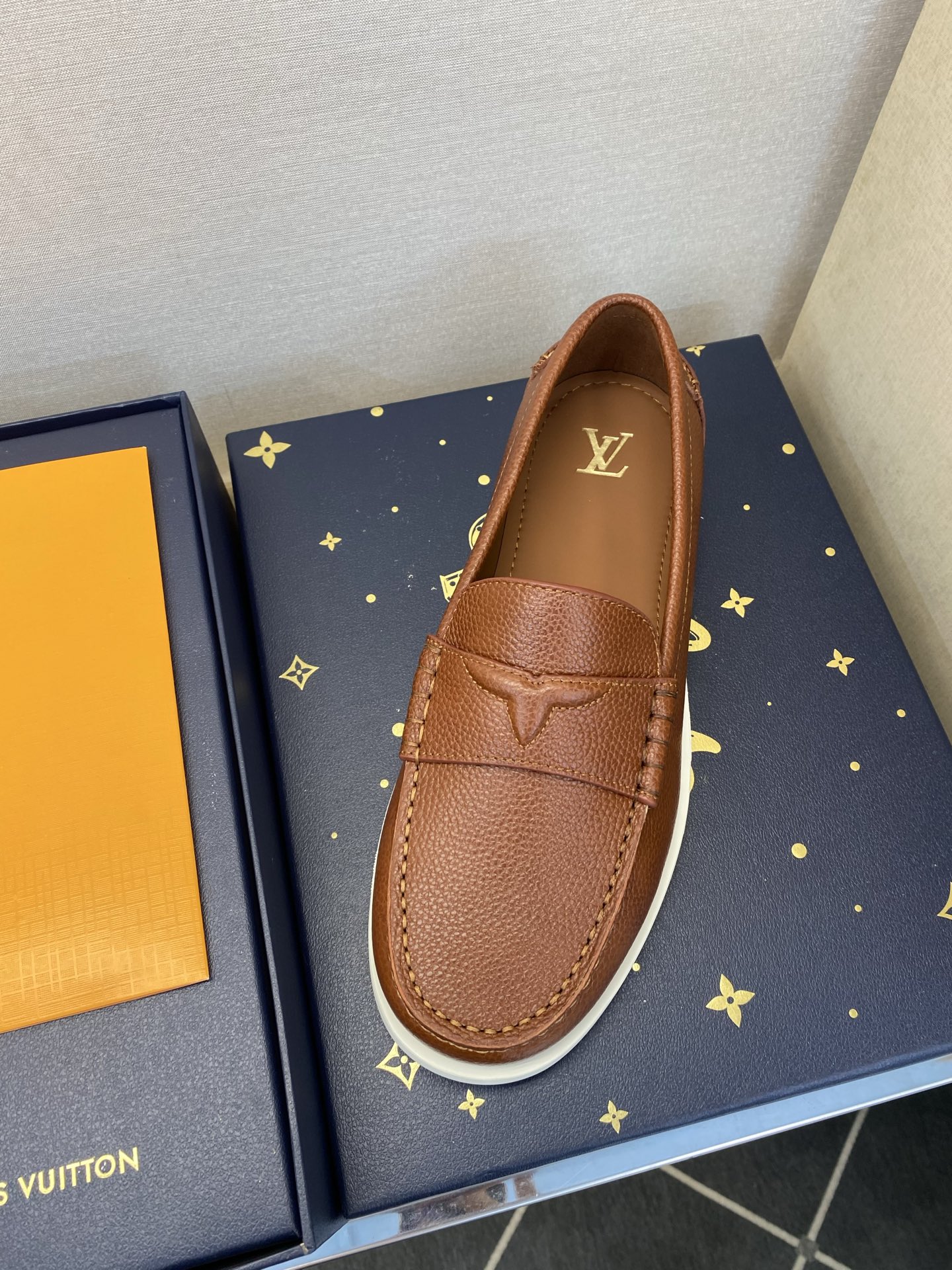 ⚠️LO  *V⚠️高品质，顶尖工艺品⚠️男士乐福鞋⚠️正码：39－44(5 －10)⚠️经典简约乐福鞋