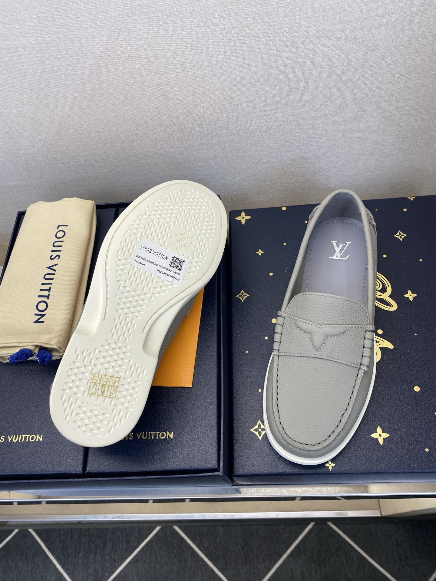⚠️LO  *V⚠️高品质，顶尖工艺品⚠️男士乐福鞋⚠️正码：39－44(5 －10)⚠️经典简约乐福鞋