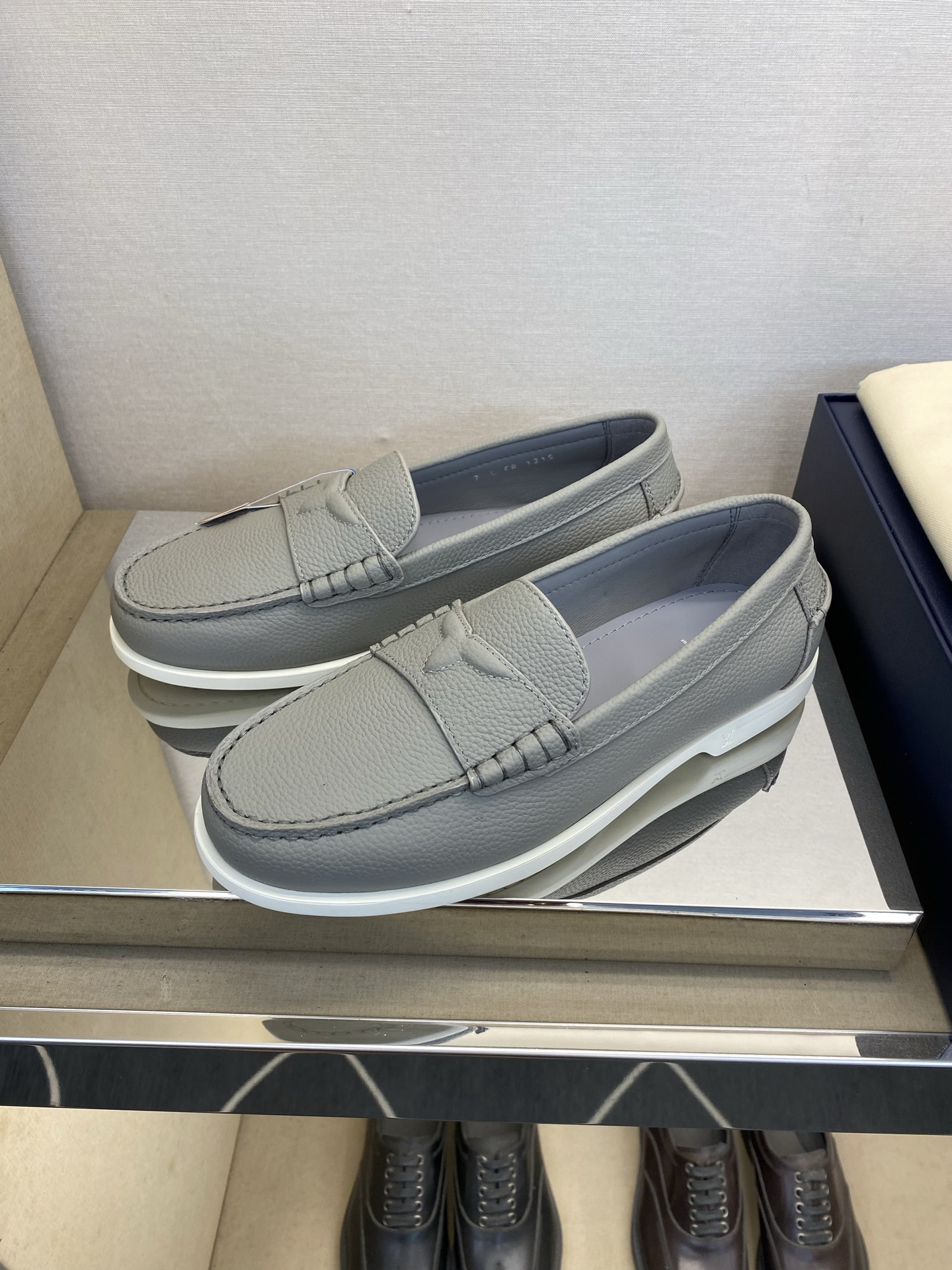 ⚠️LO  *V⚠️高品质，顶尖工艺品⚠️男士乐福鞋⚠️正码：39－44(5 －10)⚠️经典简约乐福鞋