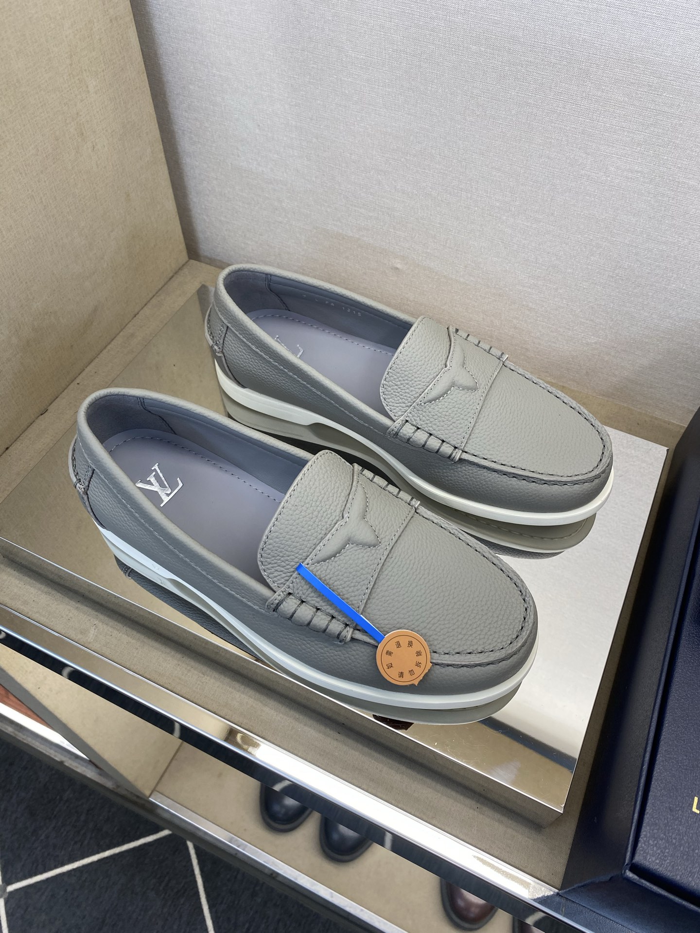 ⚠️LO  *V⚠️高品质，顶尖工艺品⚠️男士乐福鞋⚠️正码：39－44(5 －10)⚠️经典简约乐福鞋