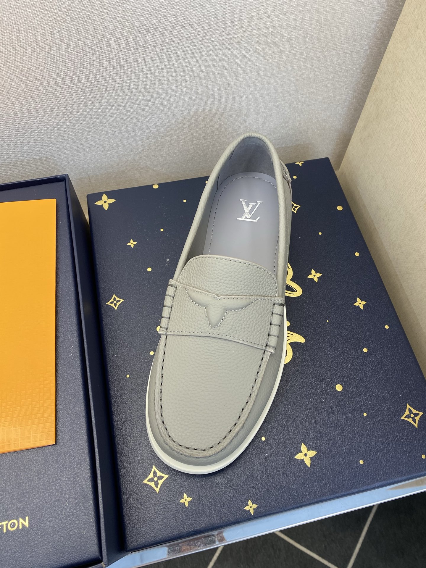 ⚠️LO  *V⚠️高品质，顶尖工艺品⚠️男士乐福鞋⚠️正码：39－44(5 －10)⚠️经典简约乐福鞋