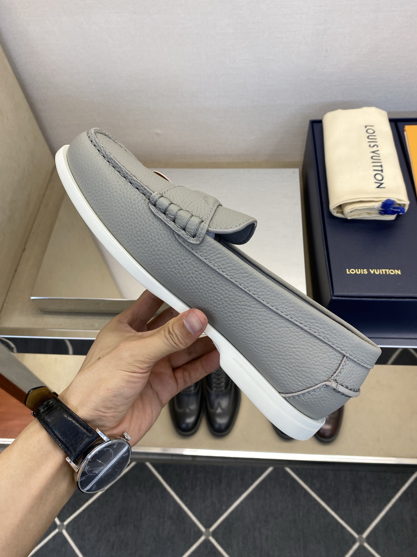 ⚠️LO  *V⚠️高品质，顶尖工艺品⚠️男士乐福鞋⚠️正码：39－44(5 －10)⚠️经典简约乐福鞋