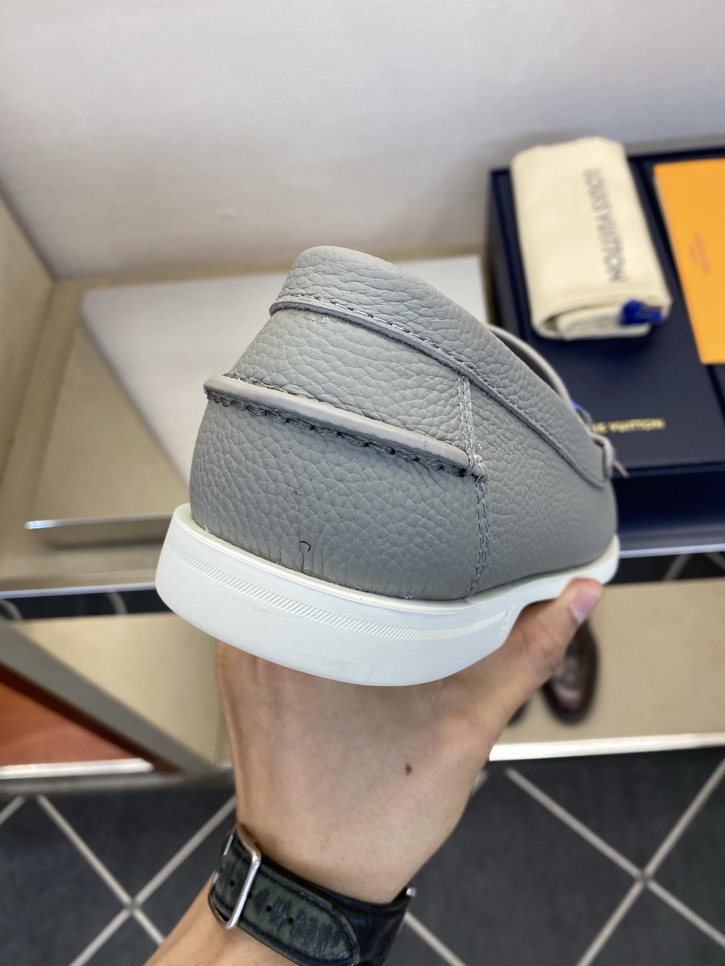 ⚠️LO  *V⚠️高品质，顶尖工艺品⚠️男士乐福鞋⚠️正码：39－44(5 －10)⚠️经典简约乐福鞋