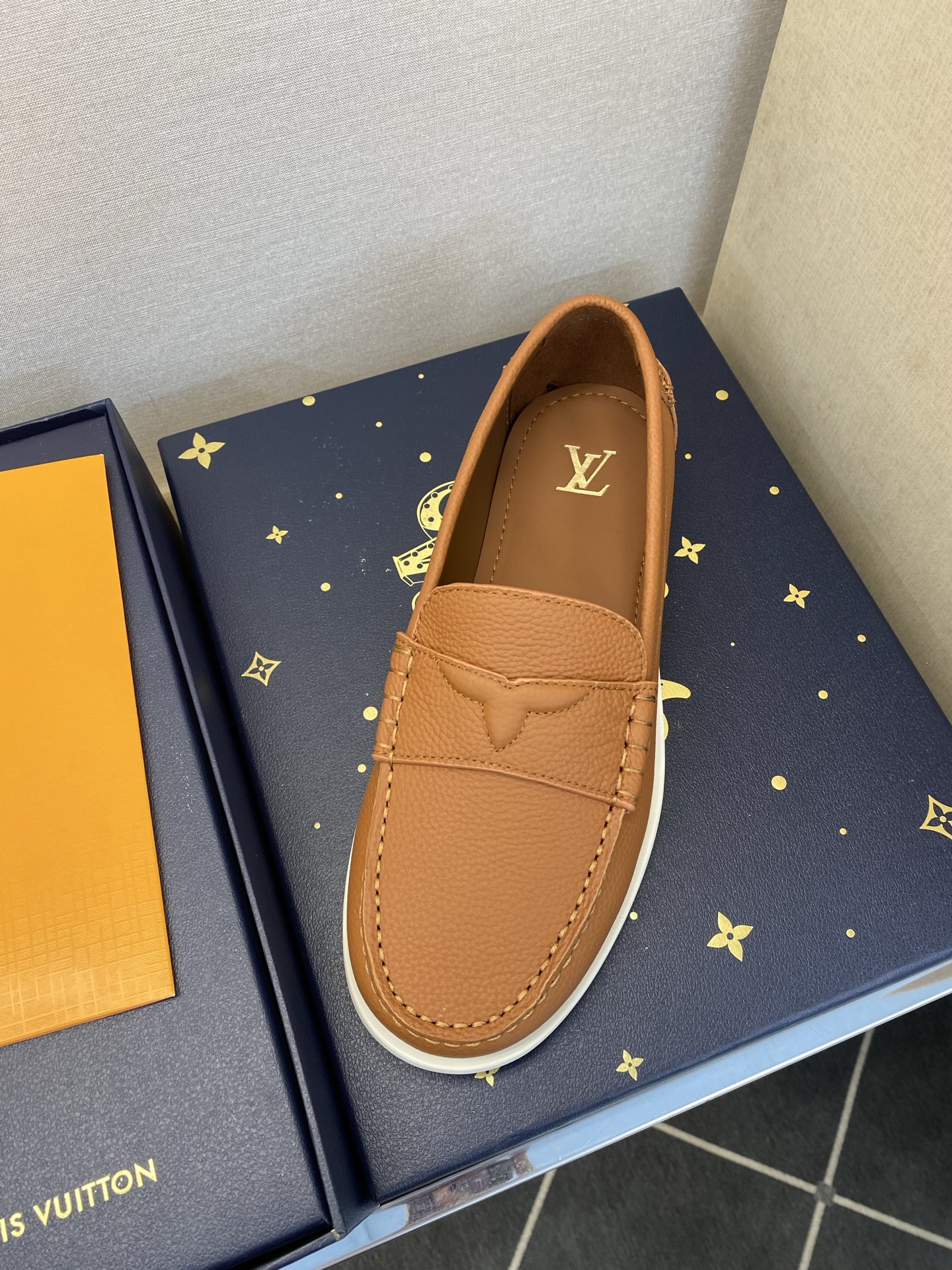 ⚠️LO  *V⚠️高品质，顶尖工艺品⚠️男士乐福鞋⚠️正码：39－44(5 －10)⚠️经典简约乐福鞋