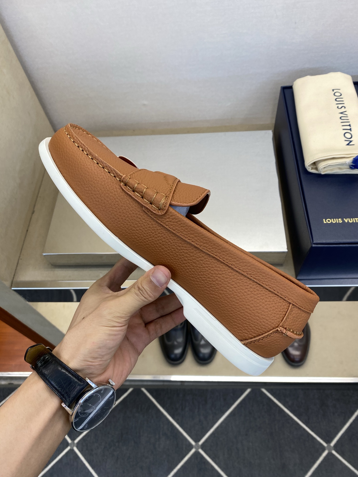 ⚠️LO  *V⚠️高品质，顶尖工艺品⚠️男士乐福鞋⚠️正码：39－44(5 －10)⚠️经典简约乐福鞋