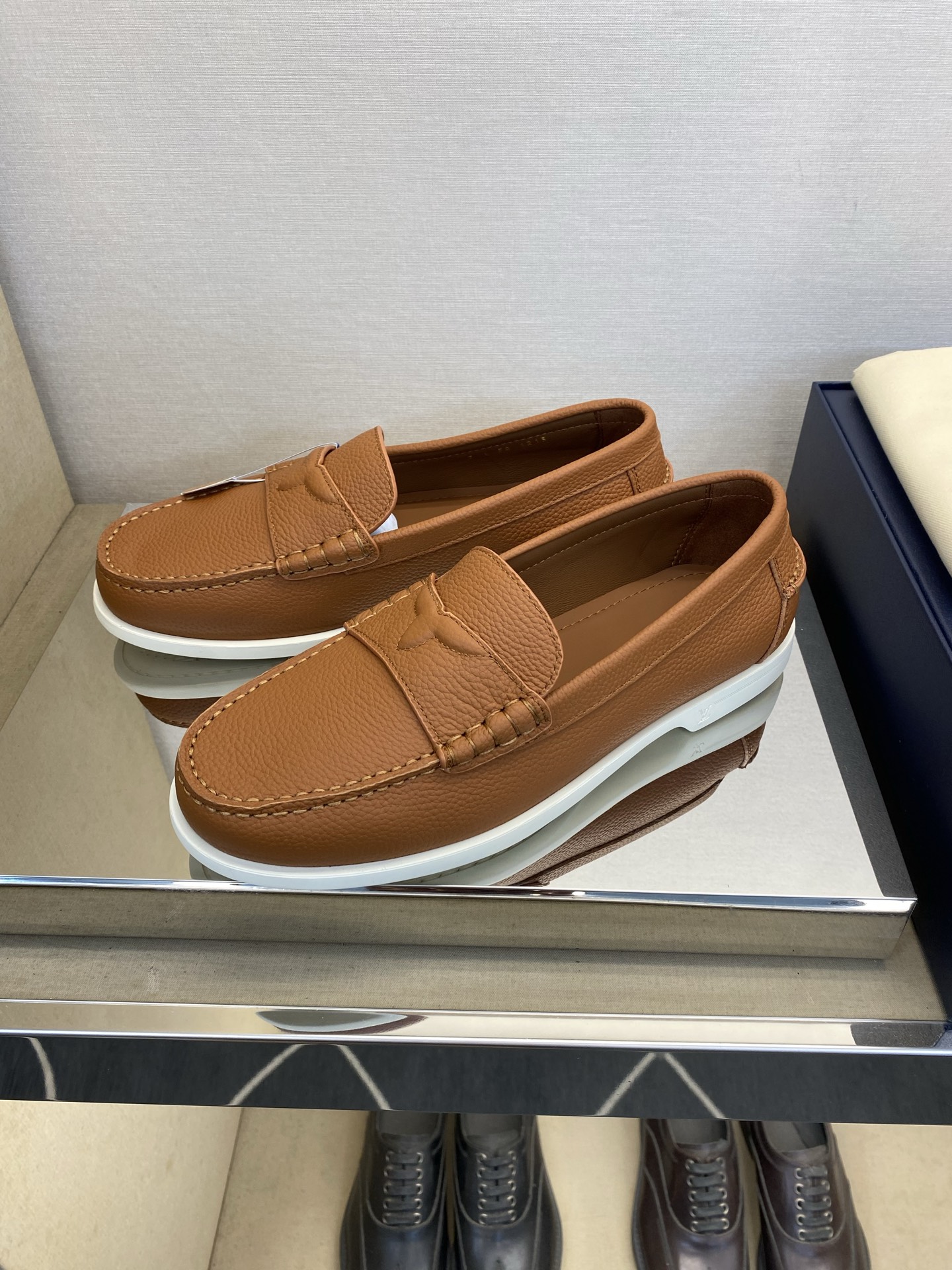 ⚠️LO  *V⚠️高品质，顶尖工艺品⚠️男士乐福鞋⚠️正码：39－44(5 －10)⚠️经典简约乐福鞋