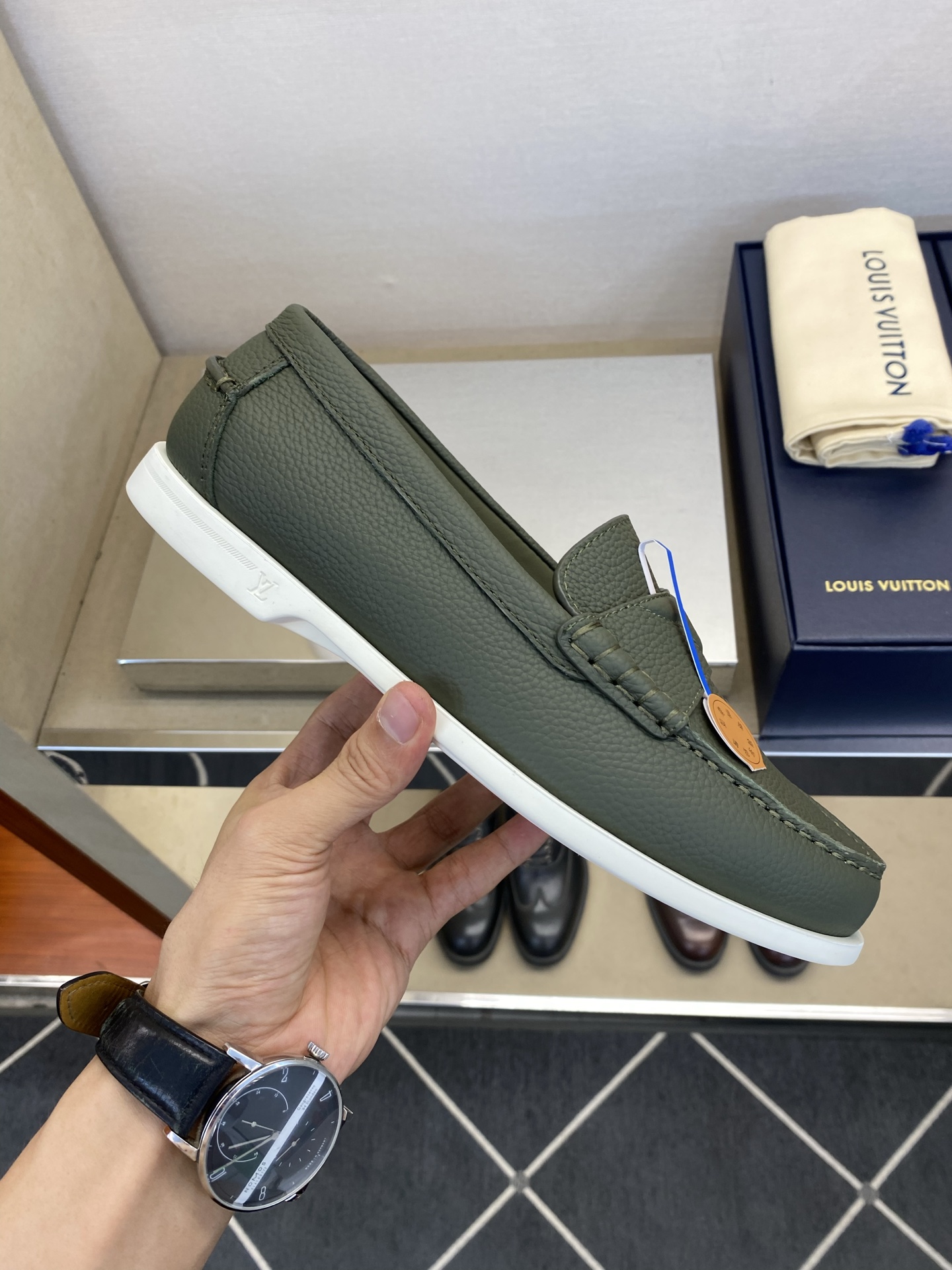 ⚠️LO  *V⚠️高品质，顶尖工艺品⚠️男士乐福鞋⚠️正码：39－44(5 －10)⚠️经典简约乐福鞋