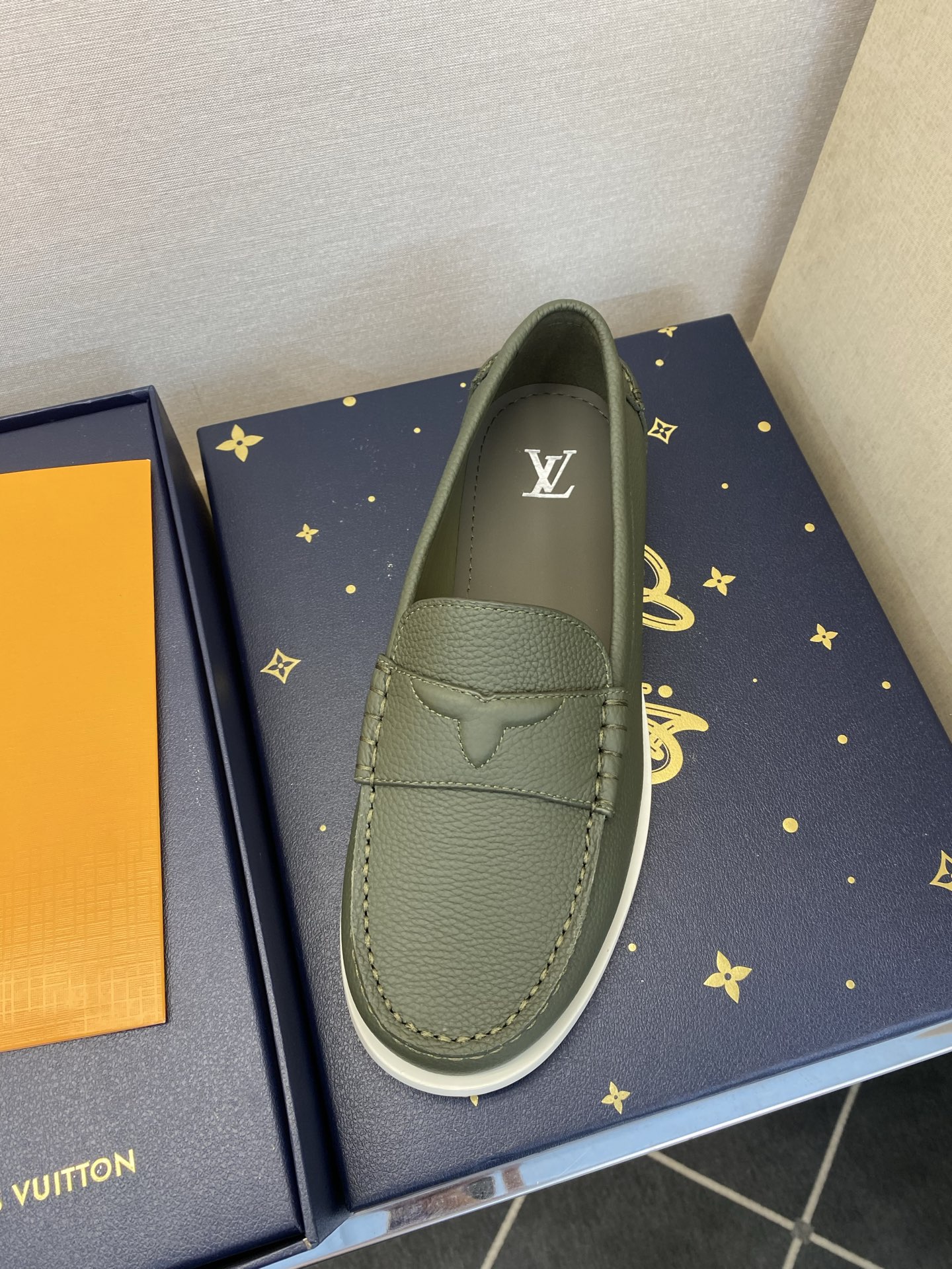 ⚠️LO  *V⚠️高品质，顶尖工艺品⚠️男士乐福鞋⚠️正码：39－44(5 －10)⚠️经典简约乐福鞋