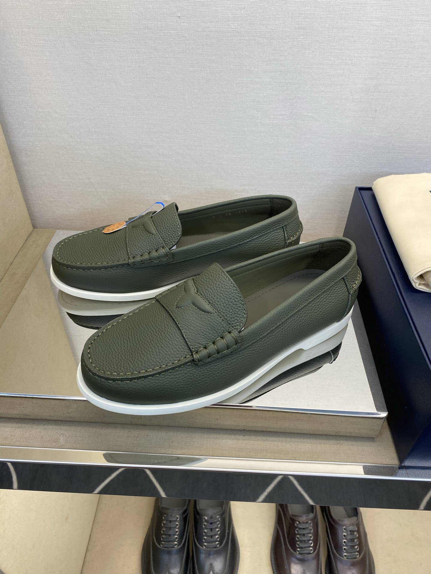 ⚠️LO  *V⚠️高品质，顶尖工艺品⚠️男士乐福鞋⚠️正码：39－44(5 －10)⚠️经典简约乐福鞋