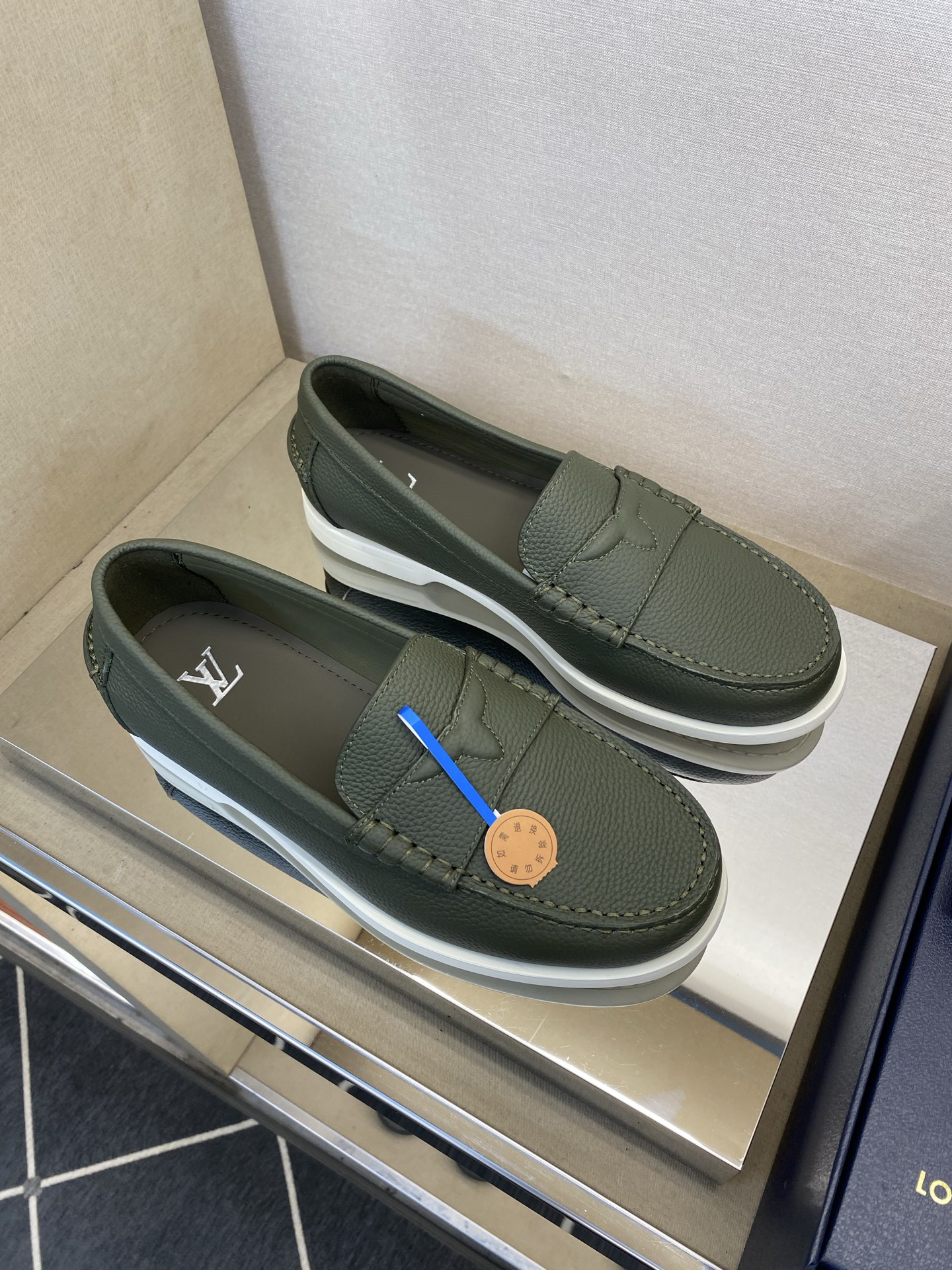 ⚠️LO  *V⚠️高品质，顶尖工艺品⚠️男士乐福鞋⚠️正码：39－44(5 －10)⚠️经典简约乐福鞋