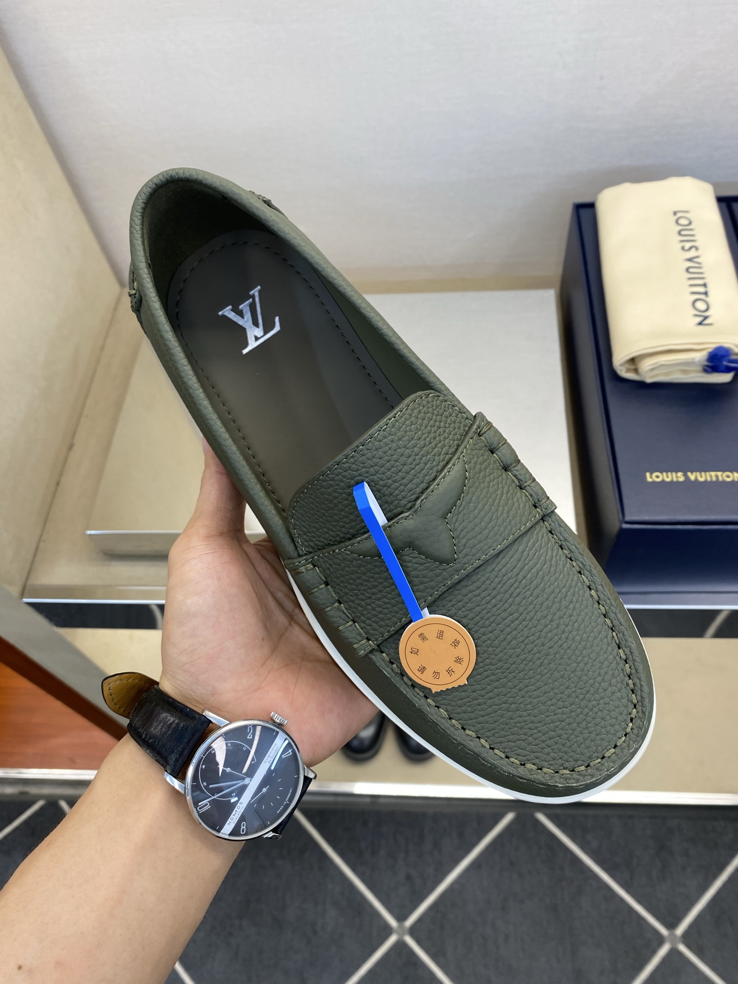 ⚠️LO  *V⚠️高品质，顶尖工艺品⚠️男士乐福鞋⚠️正码：39－44(5 －10)⚠️经典简约乐福鞋