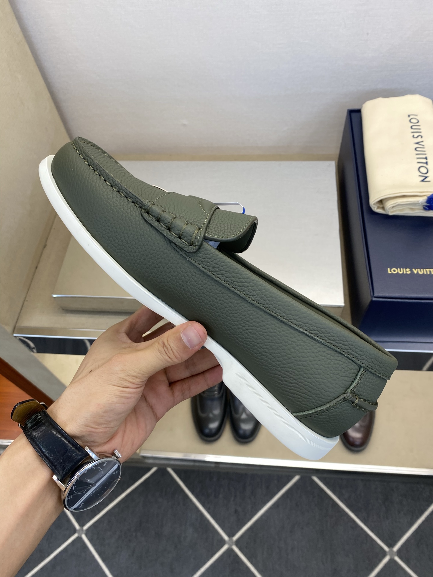 ⚠️LO  *V⚠️高品质，顶尖工艺品⚠️男士乐福鞋⚠️正码：39－44(5 －10)⚠️经典简约乐福鞋